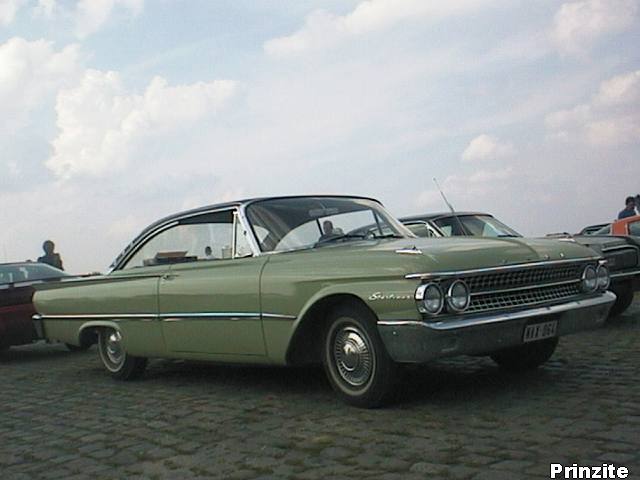 1961 Ford Galaxy Starliner