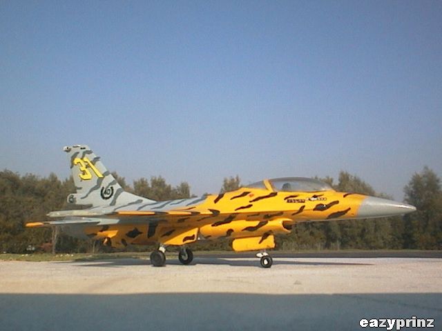 General Dynamics F-16A (Dragon 1/144)